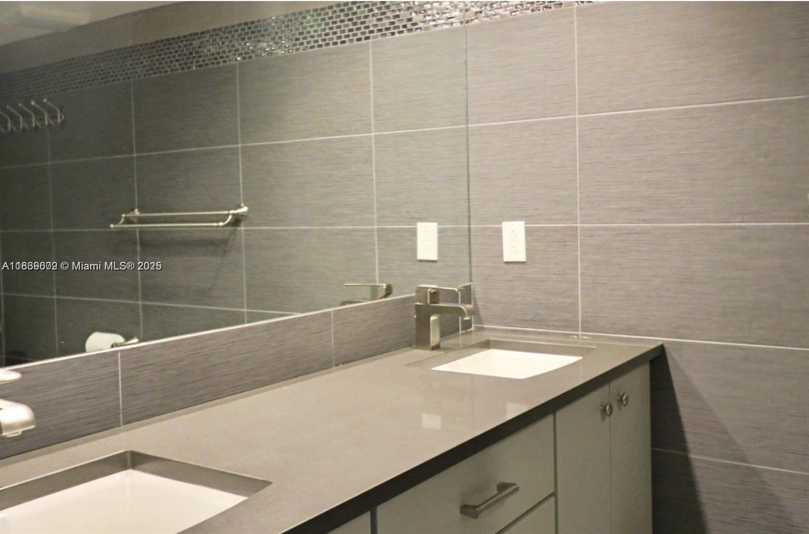 PLAZA TOWERS SOUTH CONDO - Residential