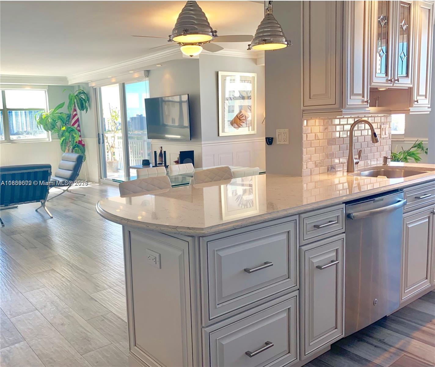 PLAZA TOWERS SOUTH CONDO - Residential