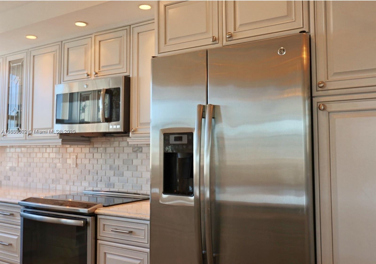 PLAZA TOWERS SOUTH CONDO - Residential