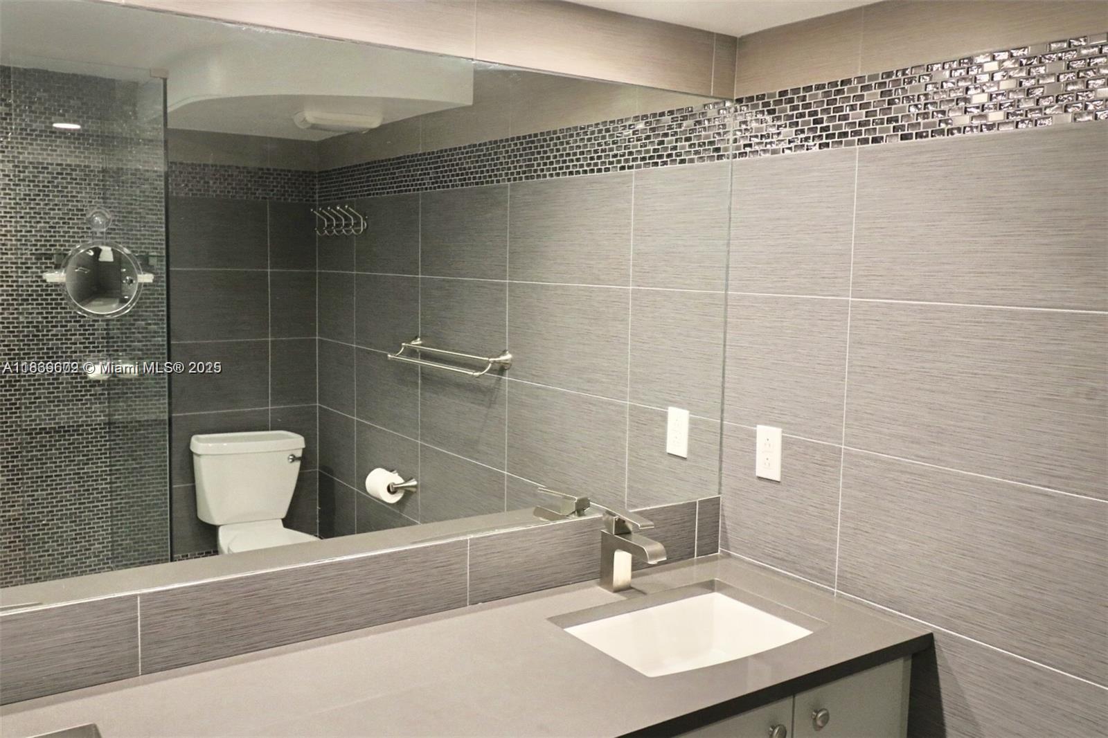 PLAZA TOWERS SOUTH CONDO - Residential