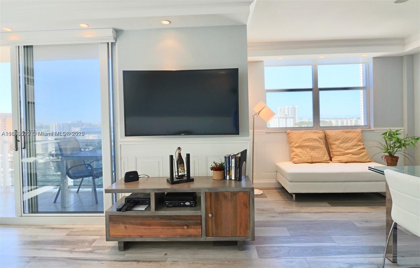 PLAZA TOWERS SOUTH CONDO - Residential