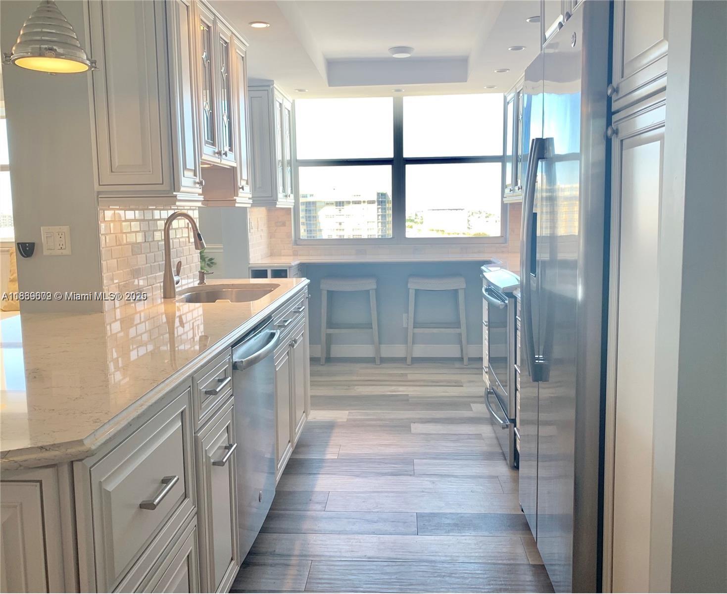 PLAZA TOWERS SOUTH CONDO - Residential