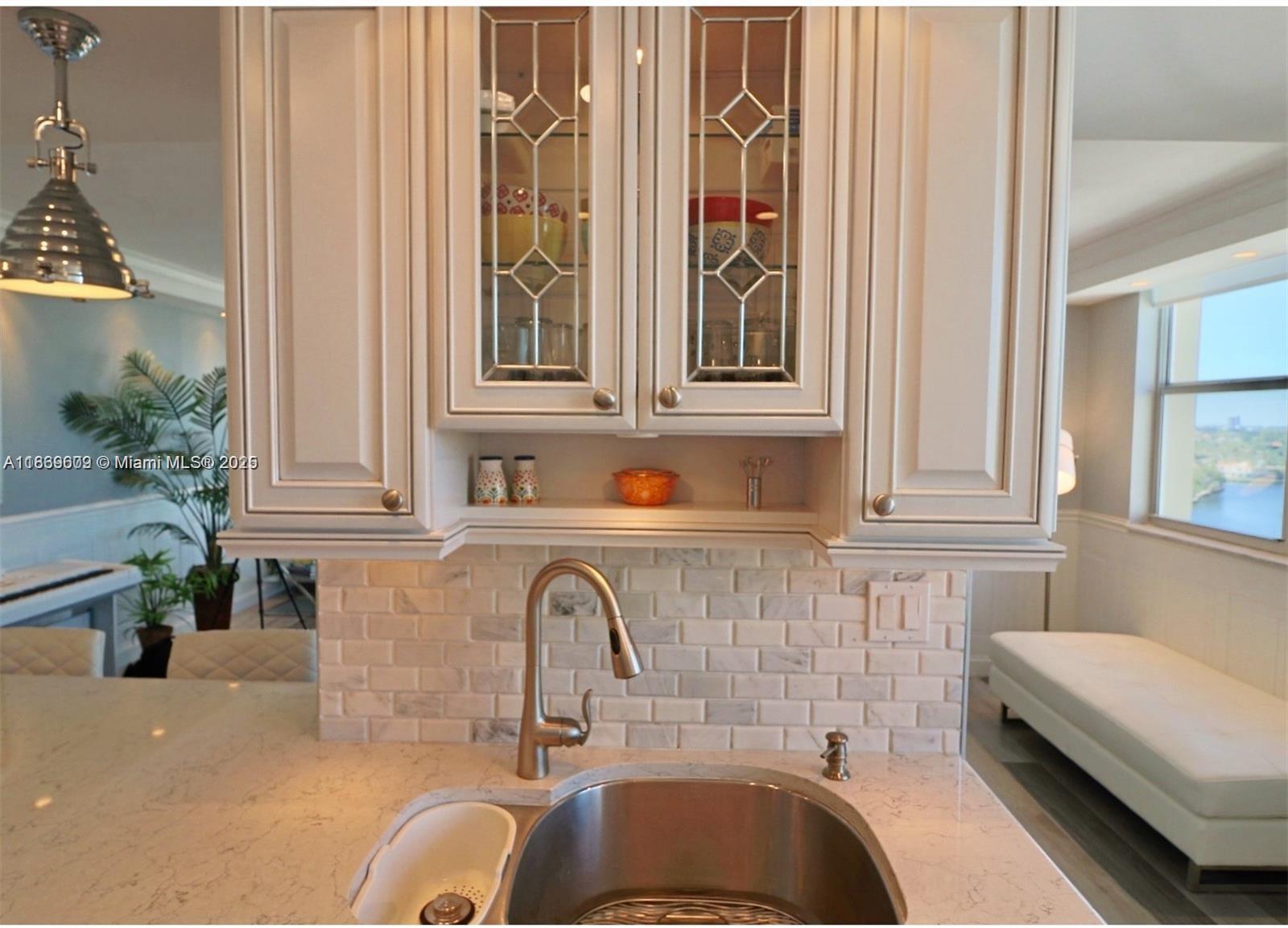 PLAZA TOWERS SOUTH CONDO - Residential