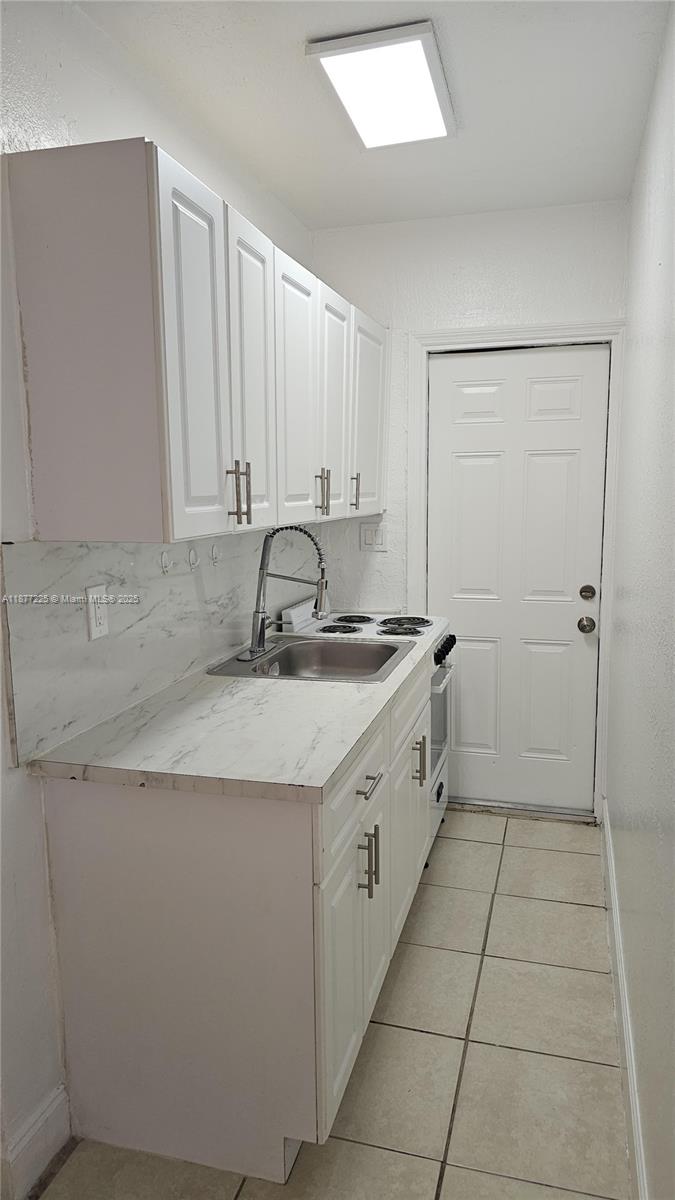 AVAILABLE NOW, 2/1, RENOVATED, TILES, BACKYARD, EXCELLENT LOCATION, CONVENIENT ACCESS TO I-95, US-1 AND AIRPORT, MINUTES TO THE BEACH, 2 CAR PARKING, NO APPLICATION FEE. ANNUAL LEASE.