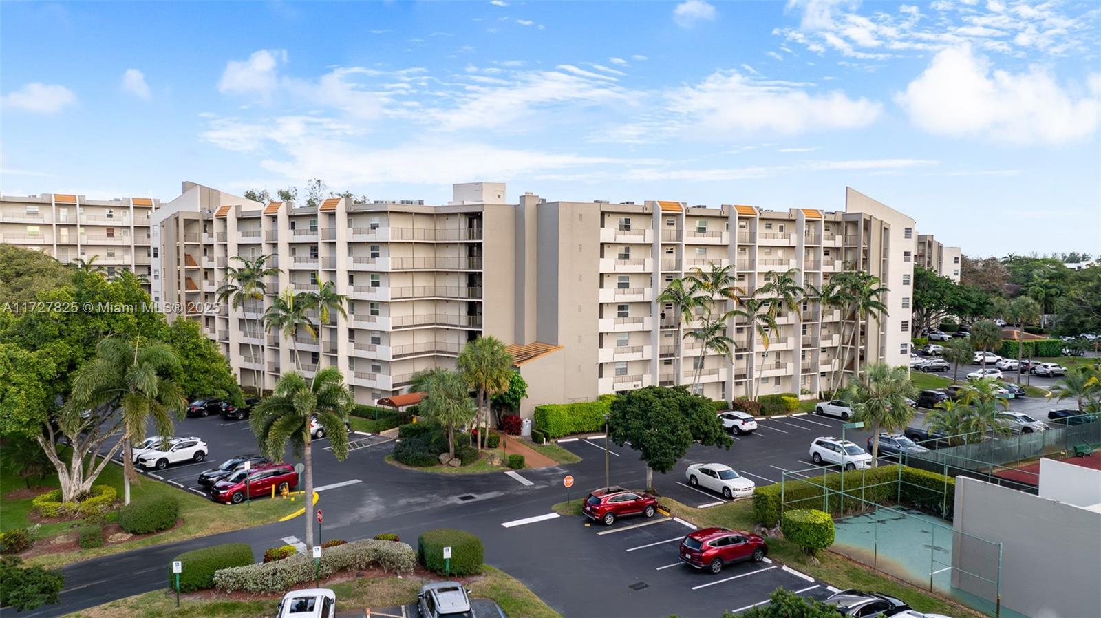 18TH HOLE AT INVERRARY CO - Residential