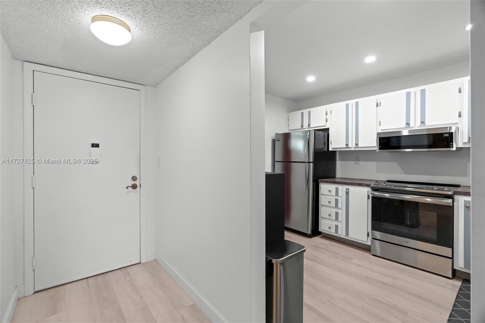 18TH HOLE AT INVERRARY CO - Residential