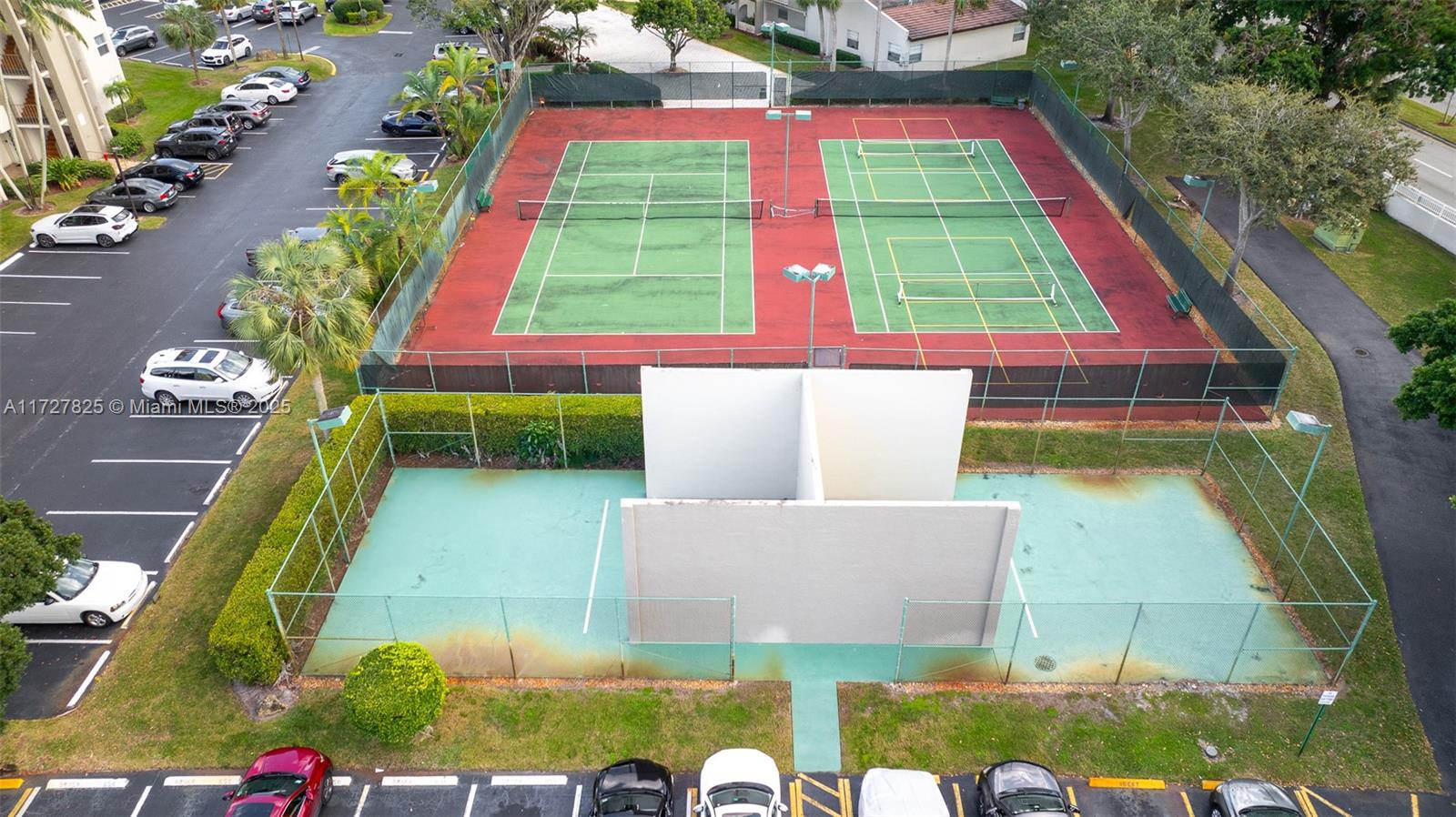 18TH HOLE AT INVERRARY CO - Residential