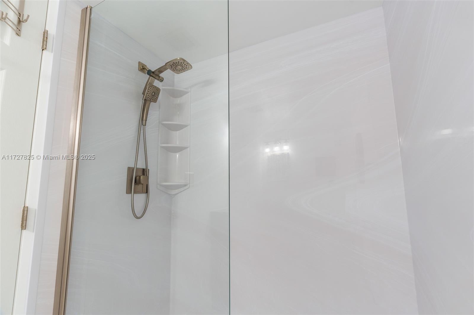 18TH HOLE AT INVERRARY CO - Residential