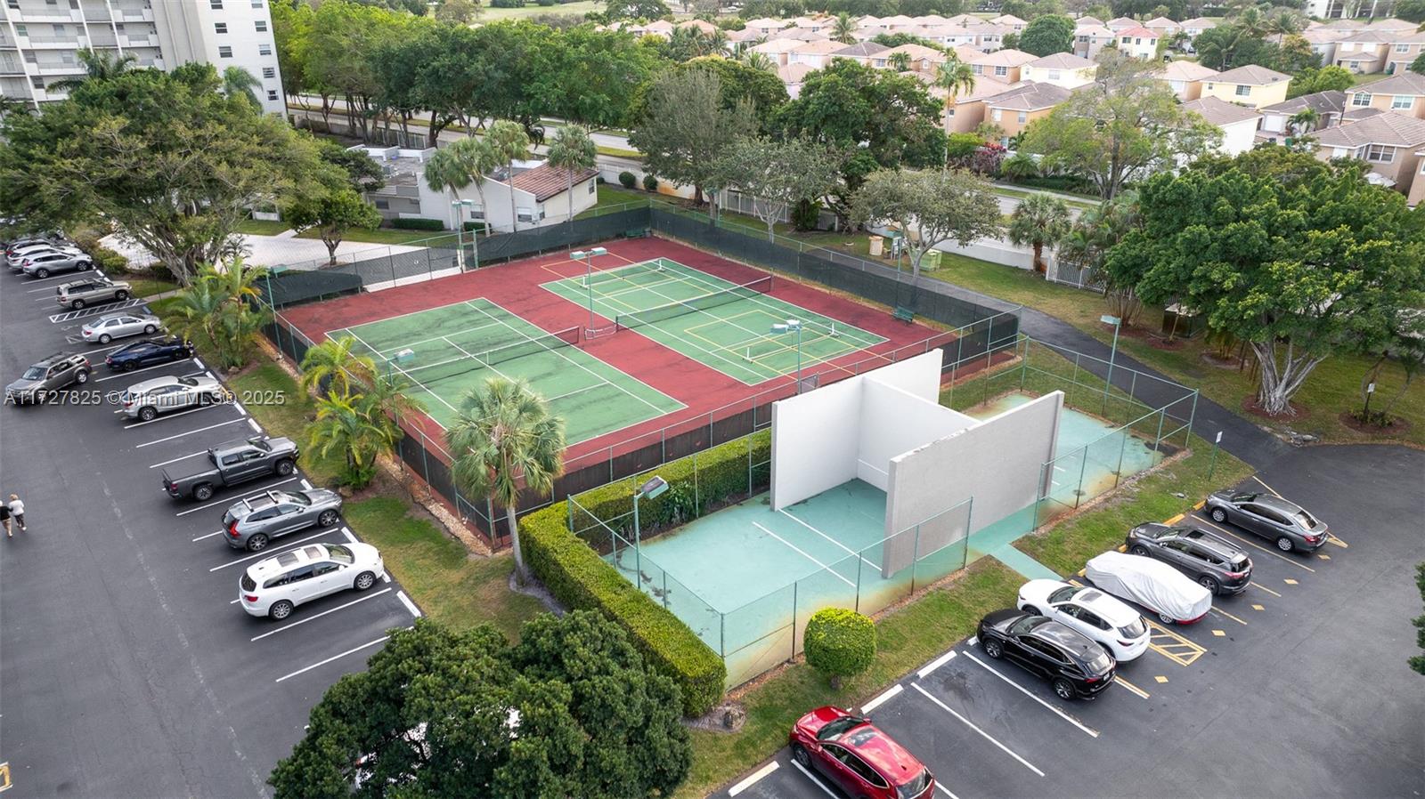 18TH HOLE AT INVERRARY CO - Residential