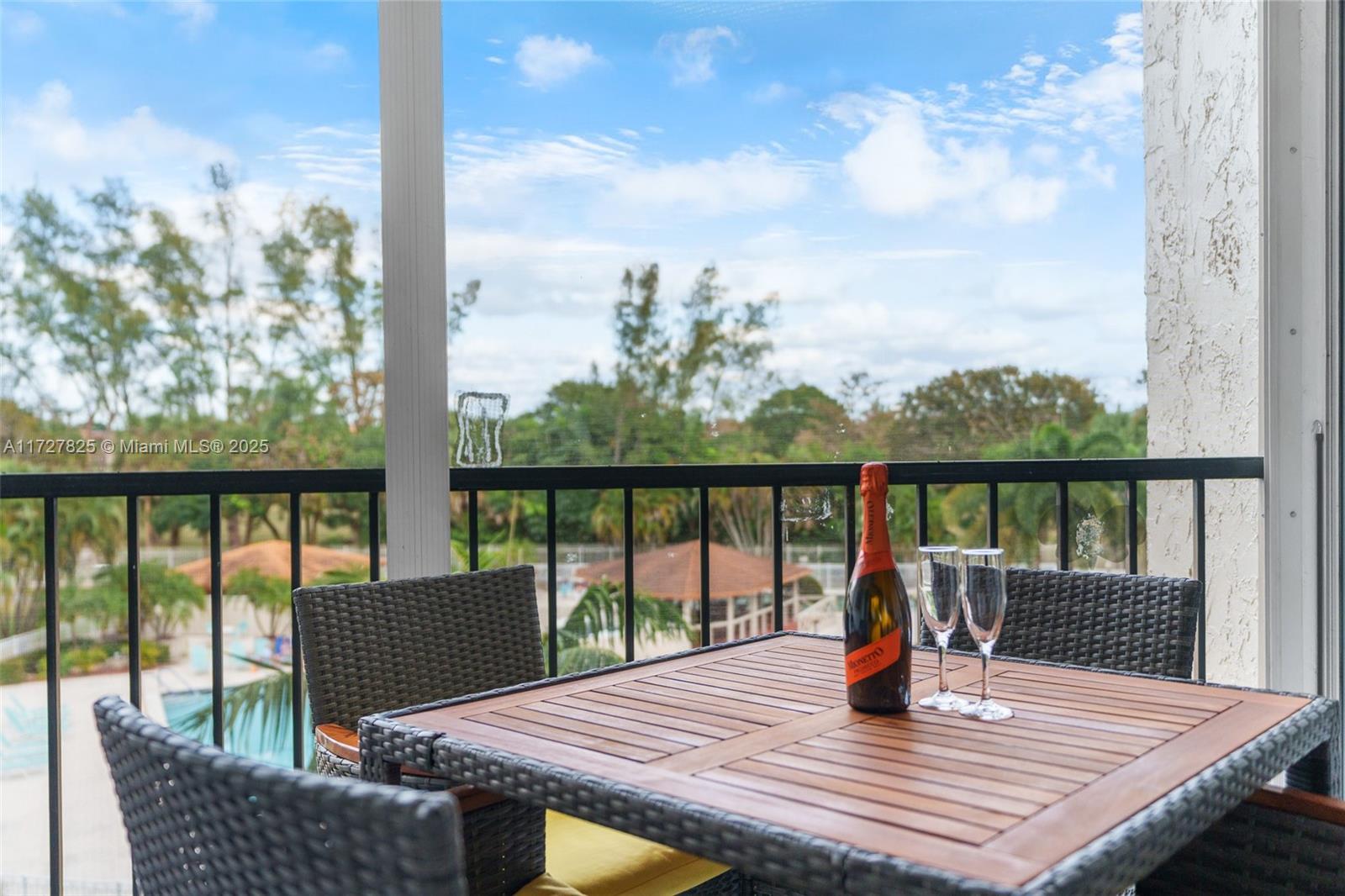 18TH HOLE AT INVERRARY CO - Residential