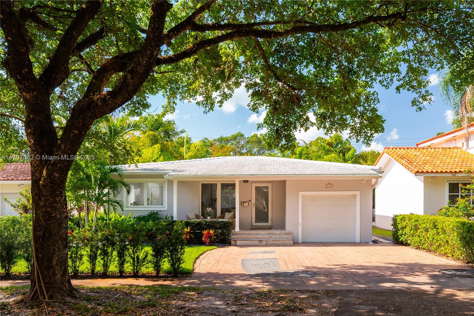 Property for Sale at 708 Majorca Ave, Coral Gables, Broward County, Florida - Bedrooms: 3 
Bathrooms: 2  - $1,499,999