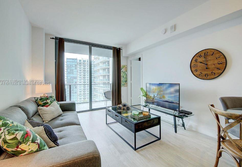 HYDE MIDTOWN - Residential