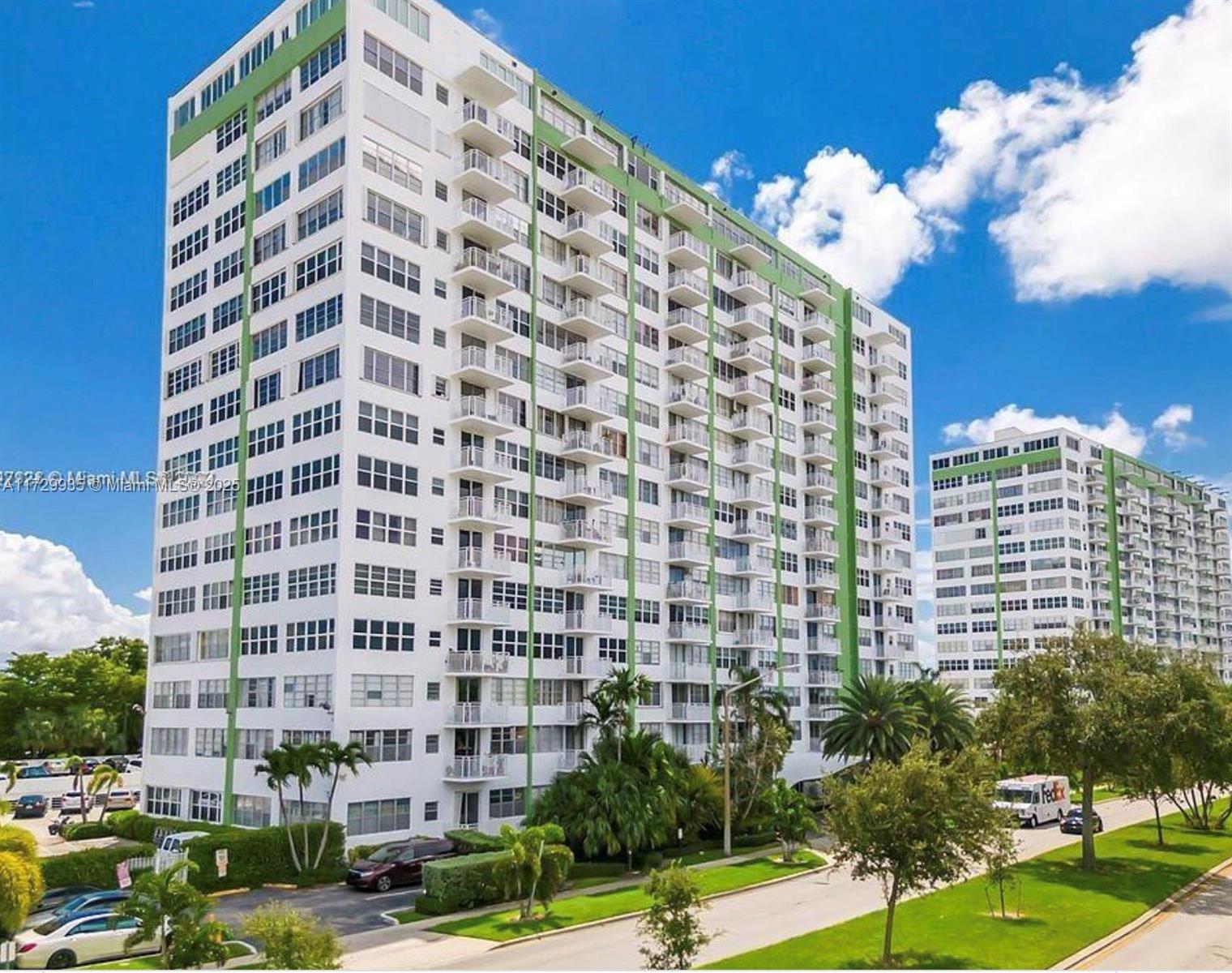 BAYVIEW TOWERS CONDO SOUT - Residential