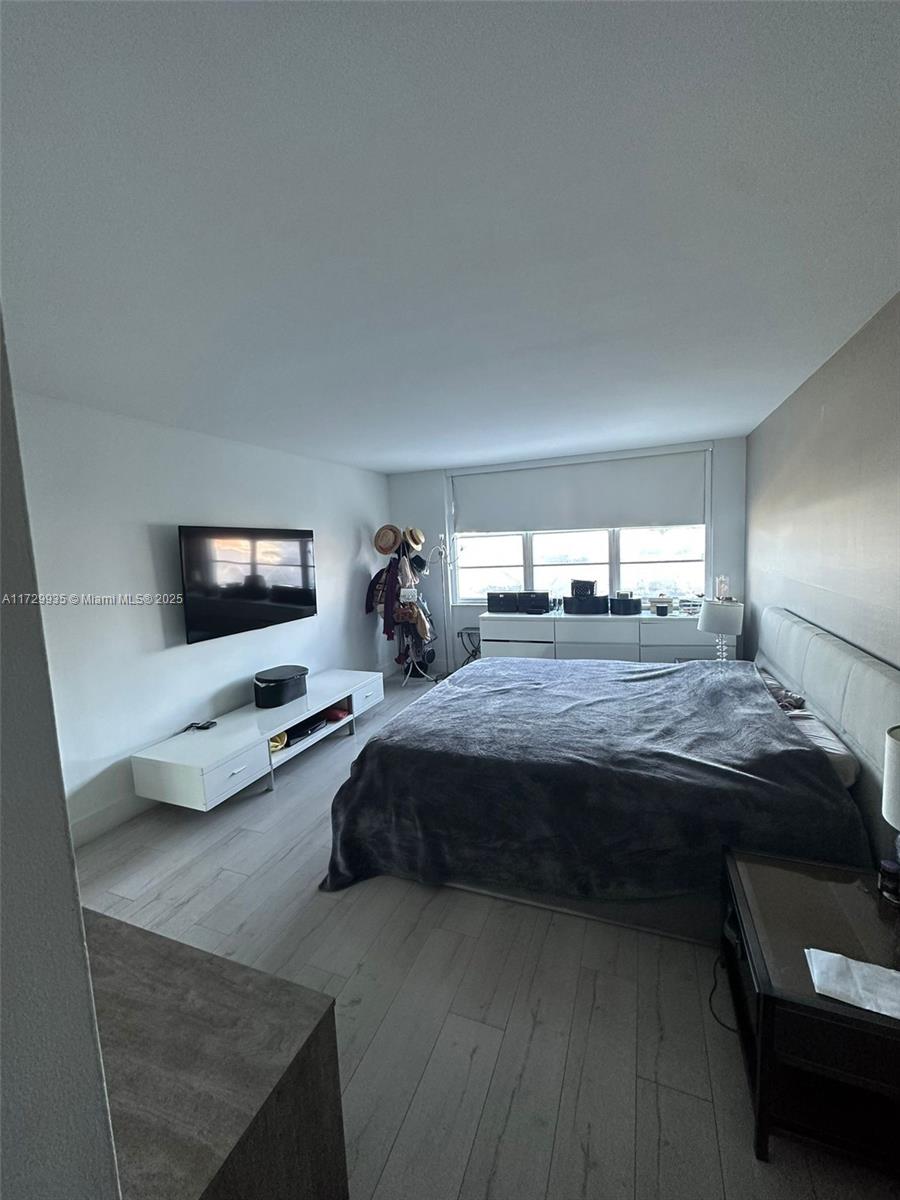 BAYVIEW TOWERS CONDO SOUT - Residential