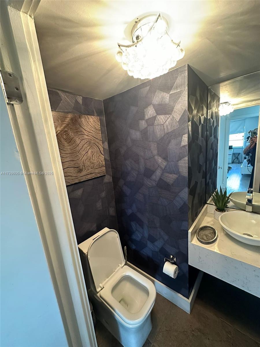 BAYVIEW TOWERS CONDO SOUT - Residential