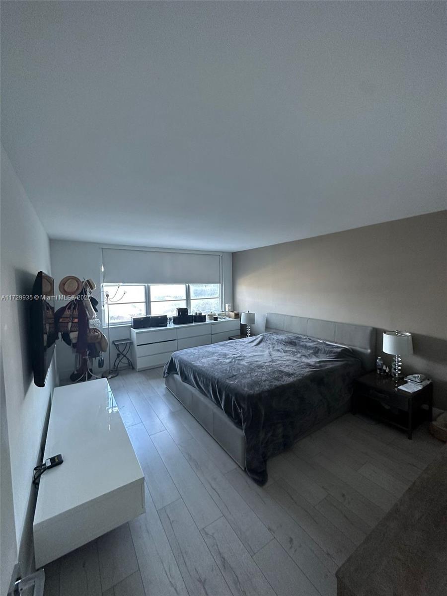 BAYVIEW TOWERS CONDO SOUT - Residential