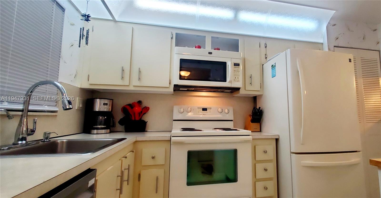 SUNRISE LAKES 168 CONDO - Residential