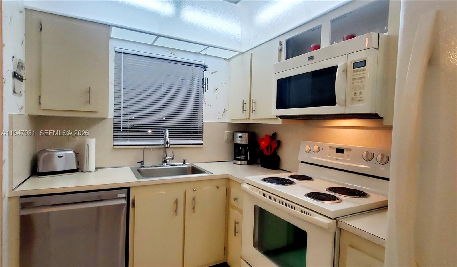 SUNRISE LAKES 168 CONDO - Residential