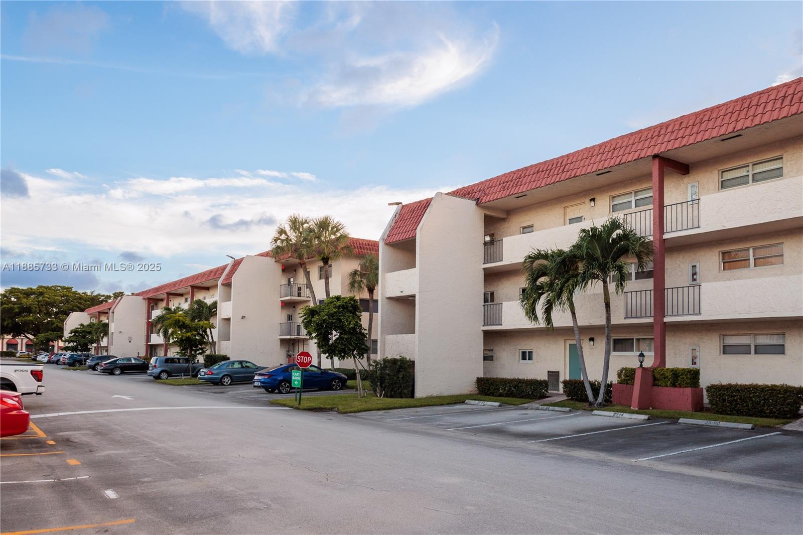 HOLLYBROOK GOLF AND TENNIS - Residential
