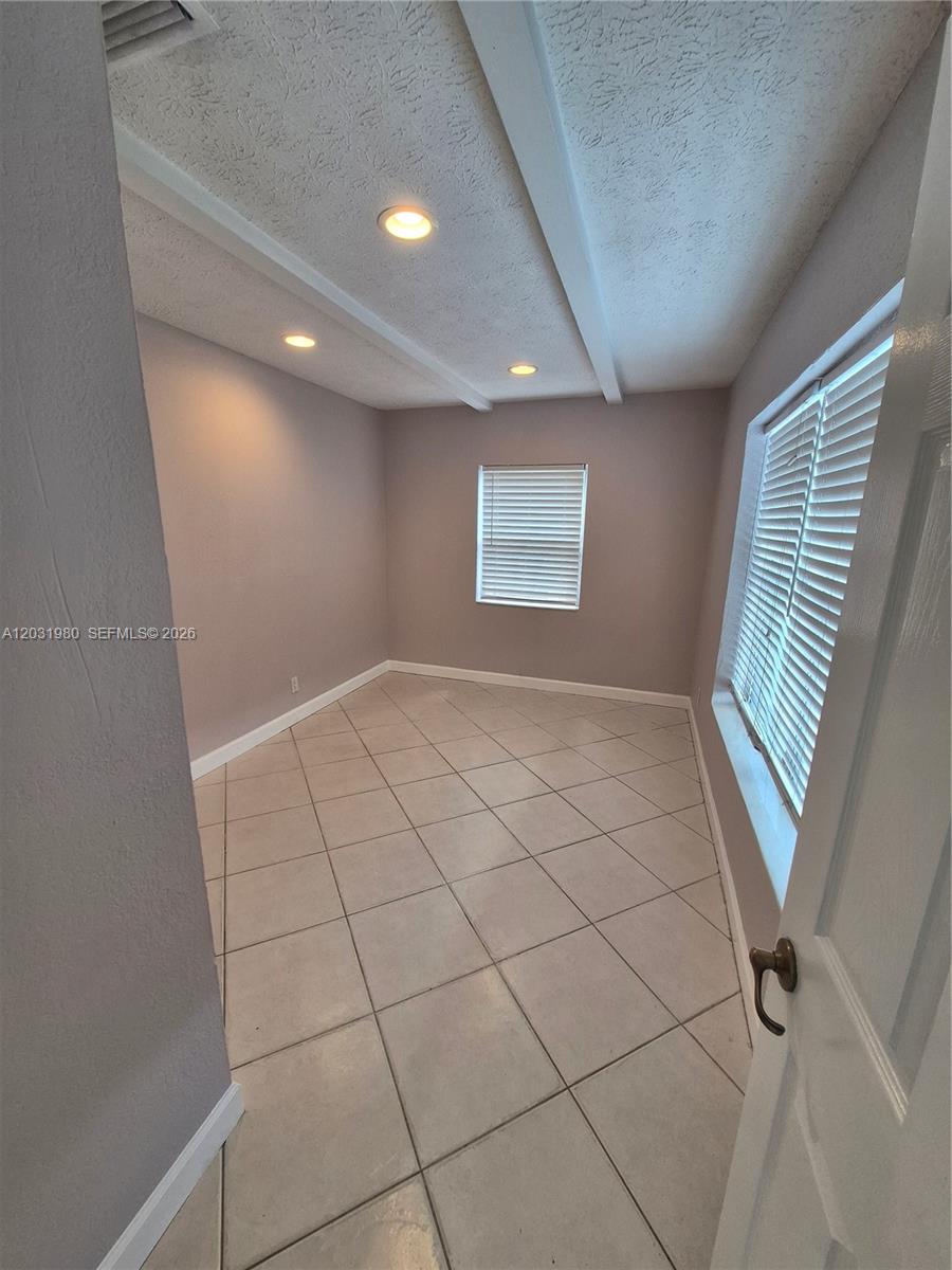 5653 Coconut Rd