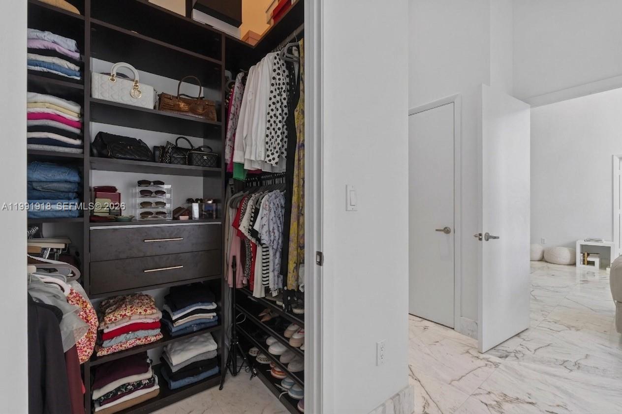 ICONBRICKELL CONDO NO 1 - Residential