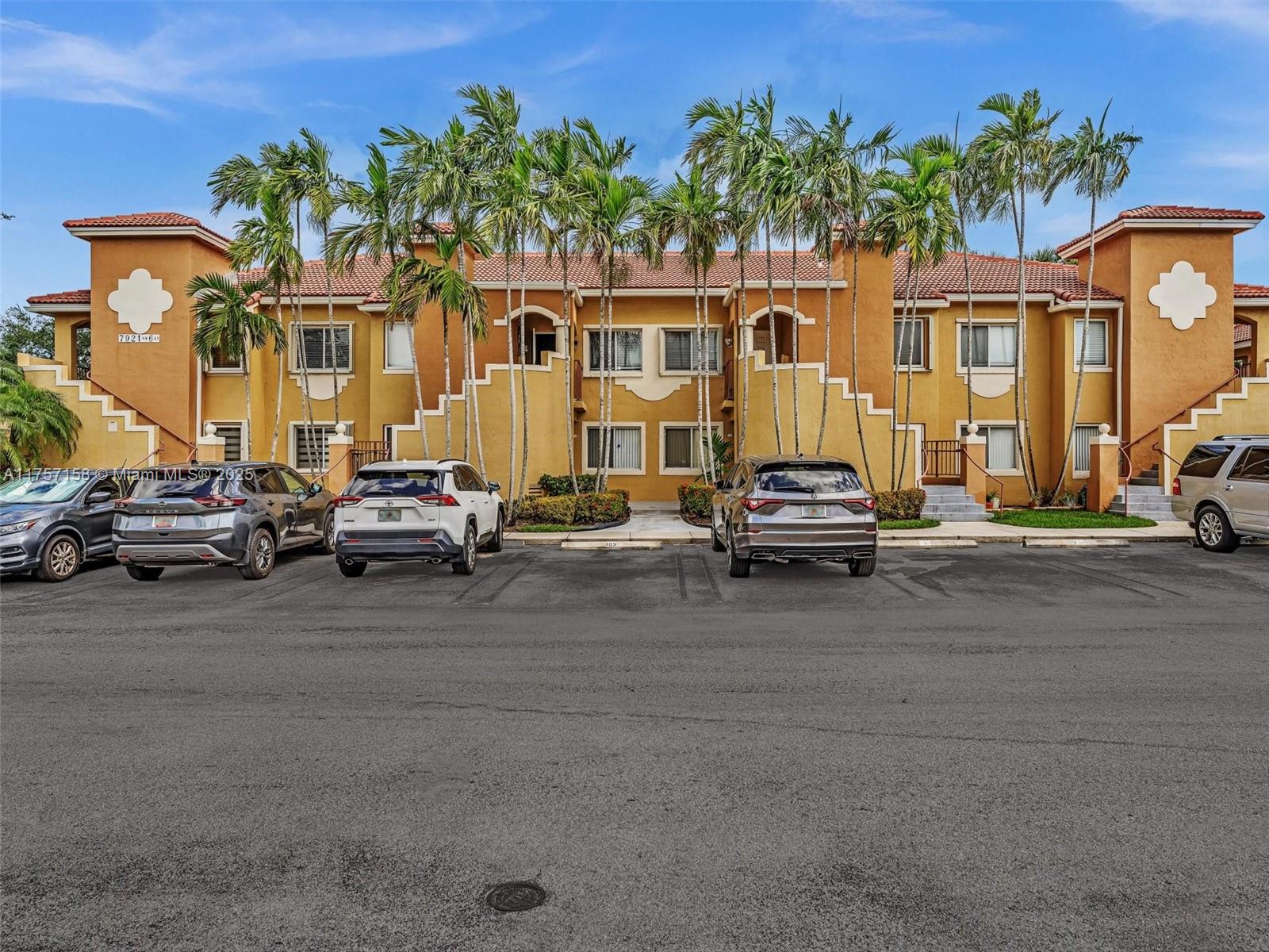 7921 Nw 6th St 103, Pembroke Pines, Miami-Dade County, Florida - 2 Bedrooms  
2 Bathrooms - 
