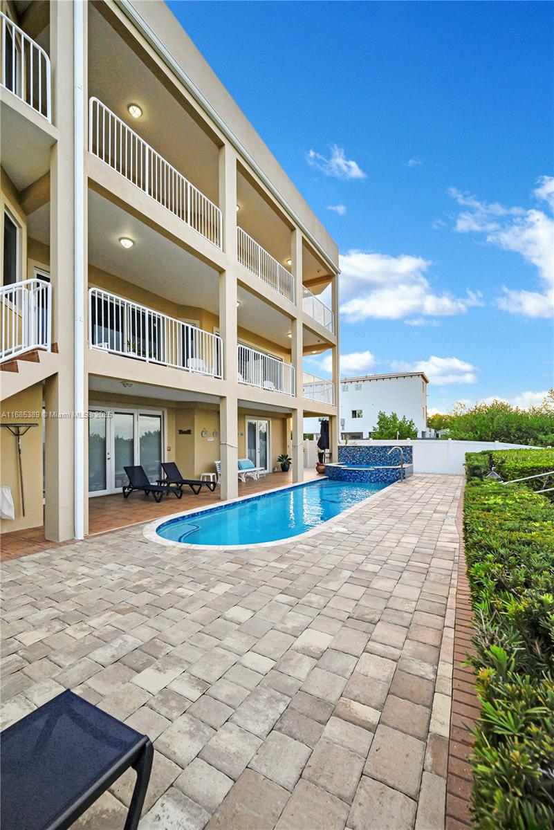 BUCCANEER PT (LARGO SOUND - Residential