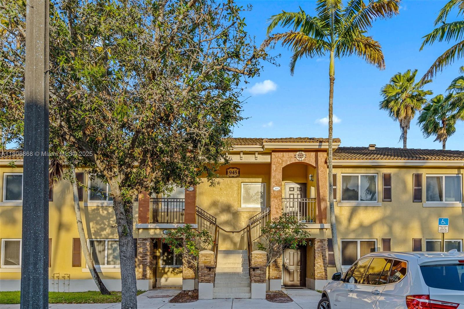 Property for Sale at 945 Ne 34th Ave 103, Homestead, Miami-Dade County, Florida - Bedrooms: 2 
Bathrooms: 2  - $255,000