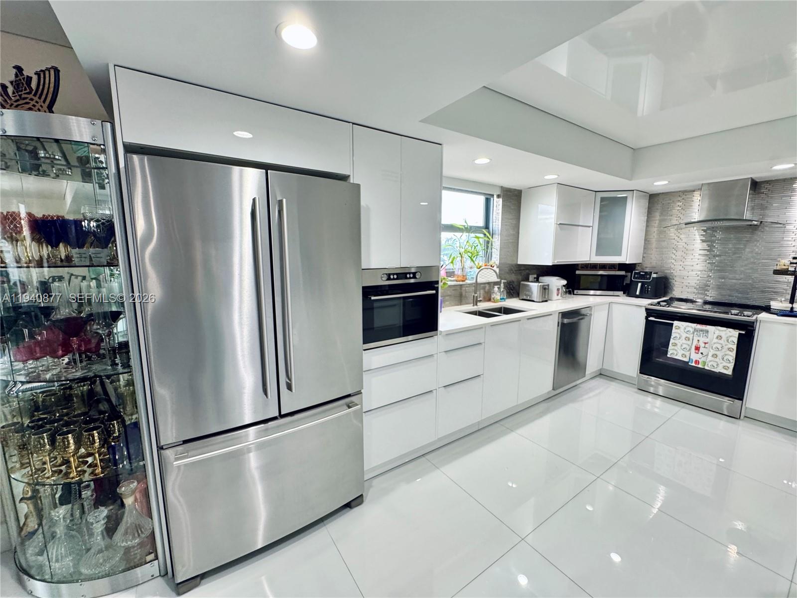 MALAGA TOWERS CONDO - Residential