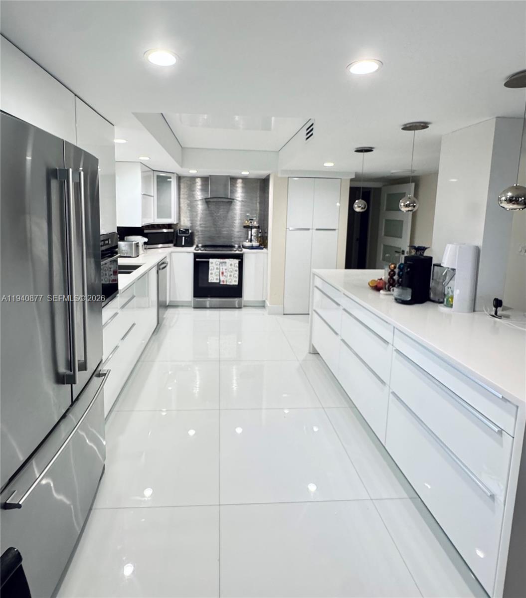 MALAGA TOWERS CONDO - Residential