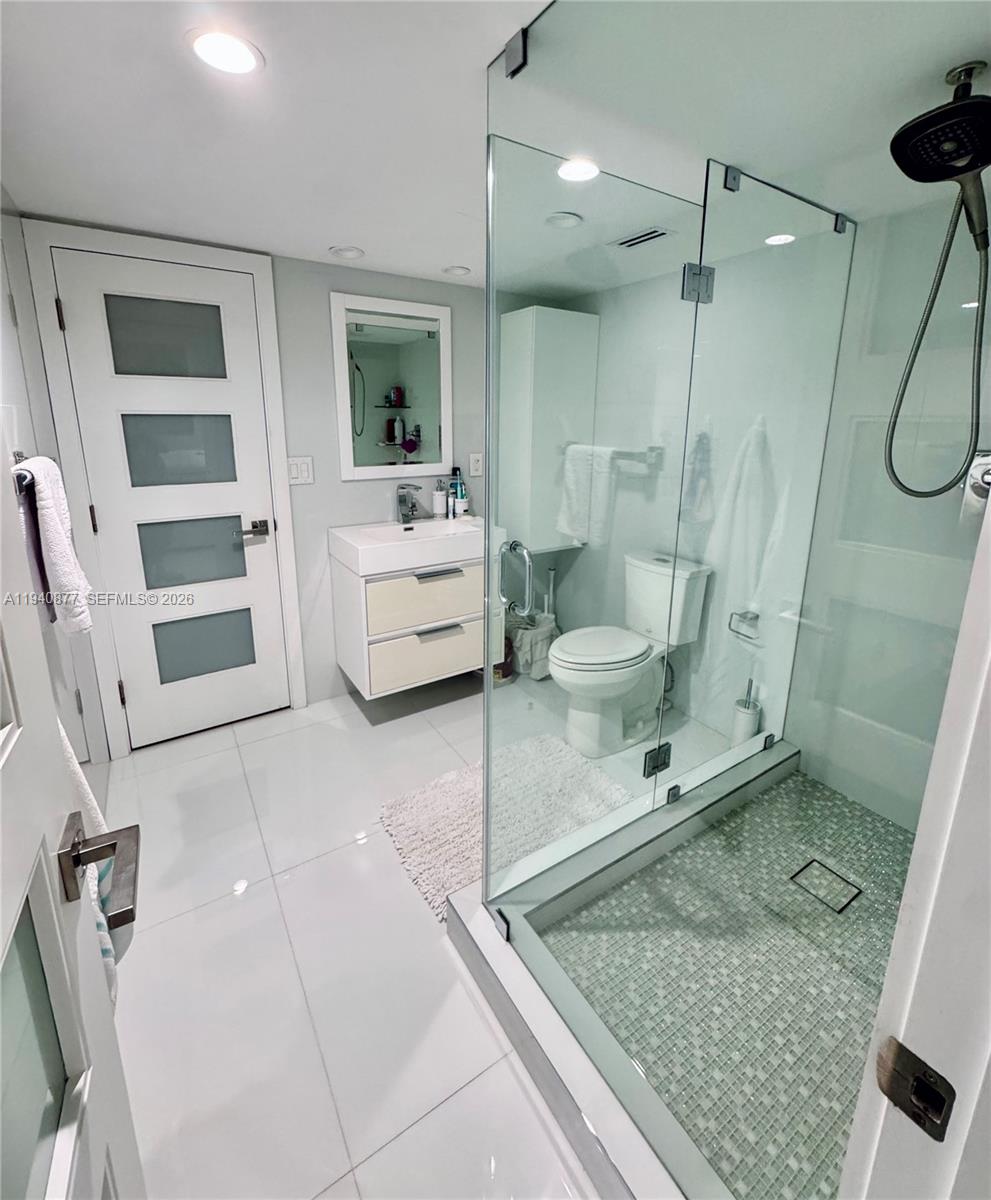 MALAGA TOWERS CONDO - Residential