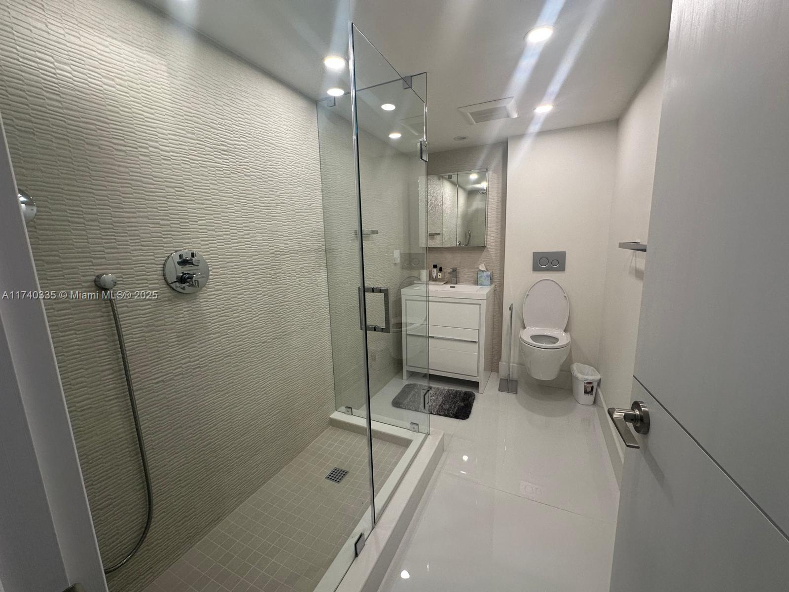 CLUB ATLANTIS CONDO - Residential Lease