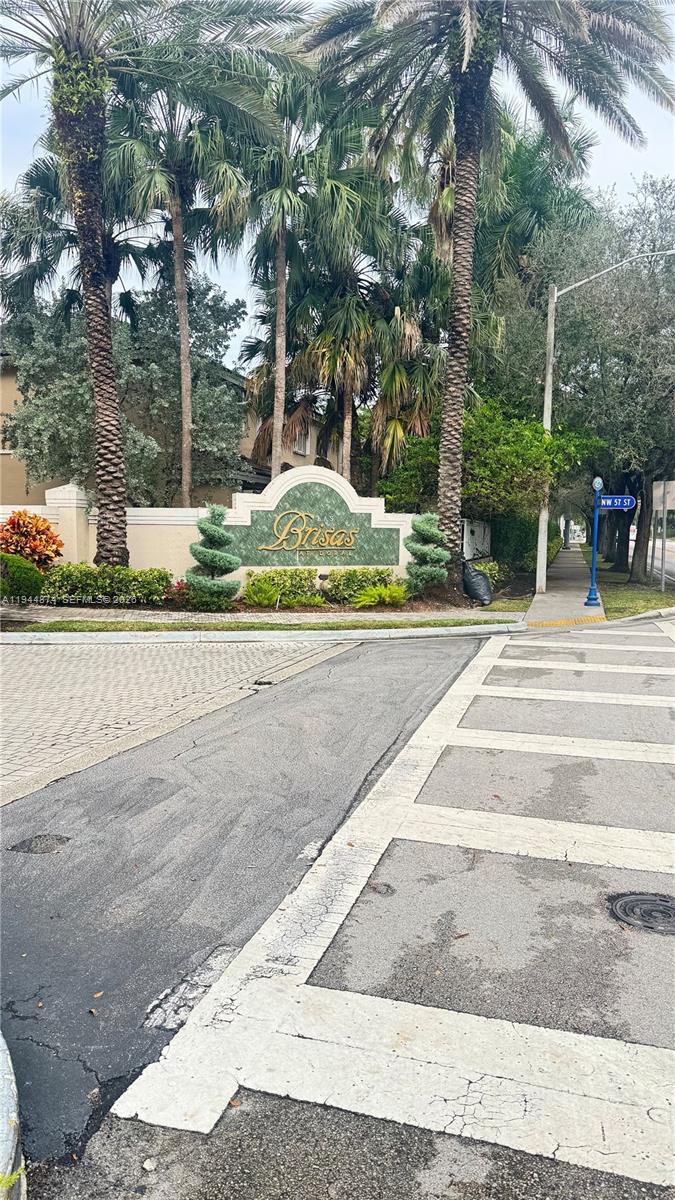 5719 NW 114th Ct 101