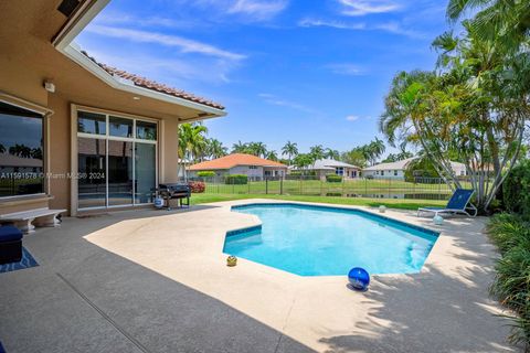 Single Family Residence in Weston FL 2452 Eagle Run Way 28.jpg