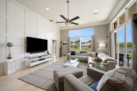 Single Family Residence in Weston FL 2452 Eagle Run Way 9.jpg