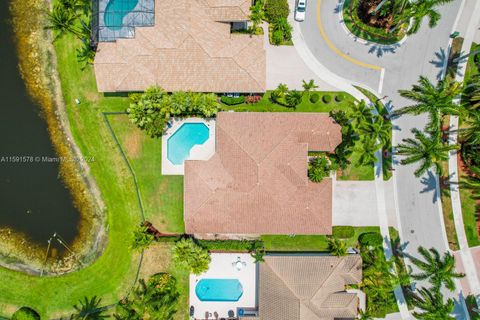 Single Family Residence in Weston FL 2452 Eagle Run Way 32.jpg