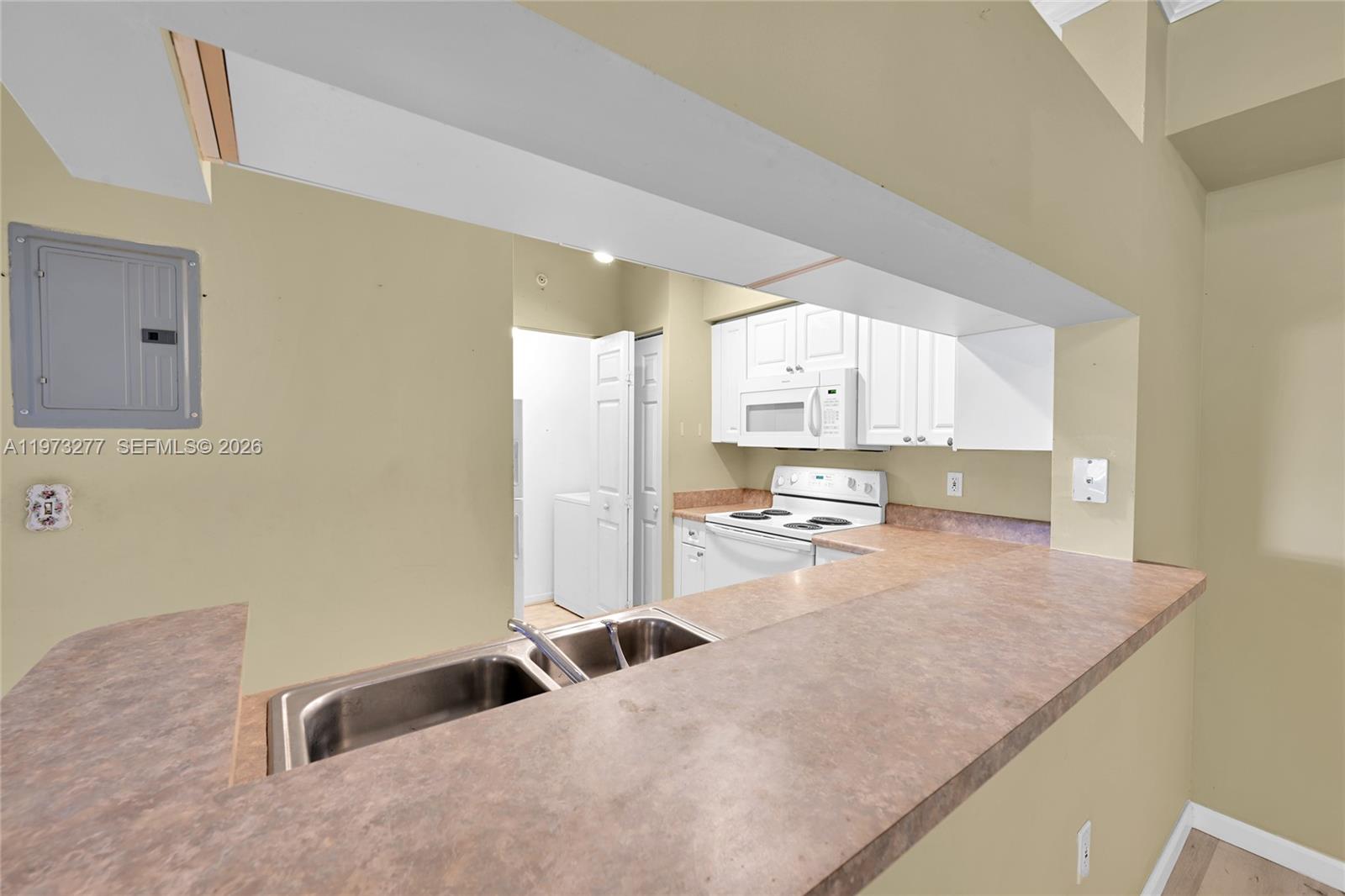 PORTO BELLAGIO CONDO - Residential