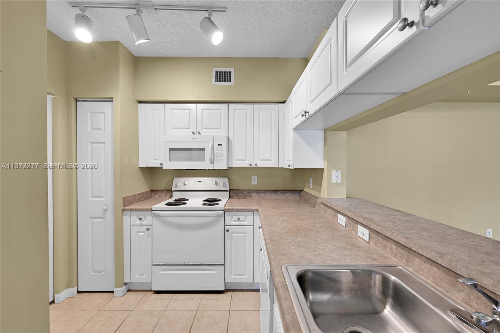 PORTO BELLAGIO CONDO - Residential