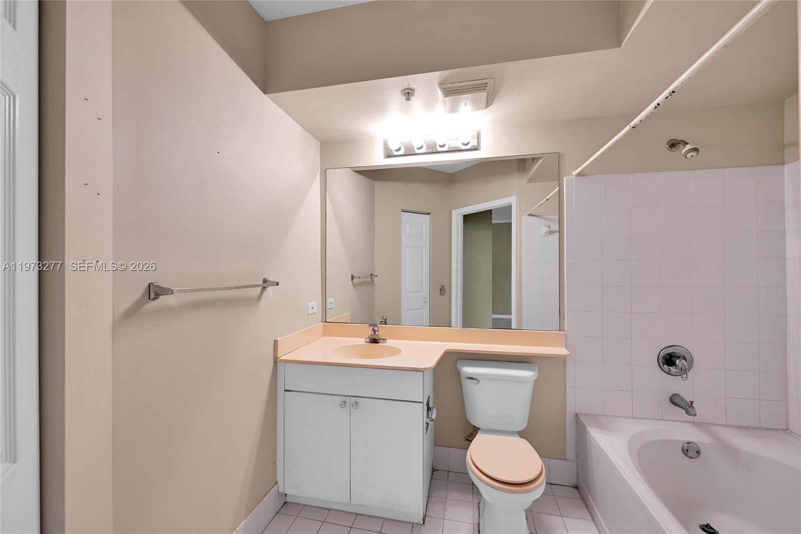 PORTO BELLAGIO CONDO - Residential