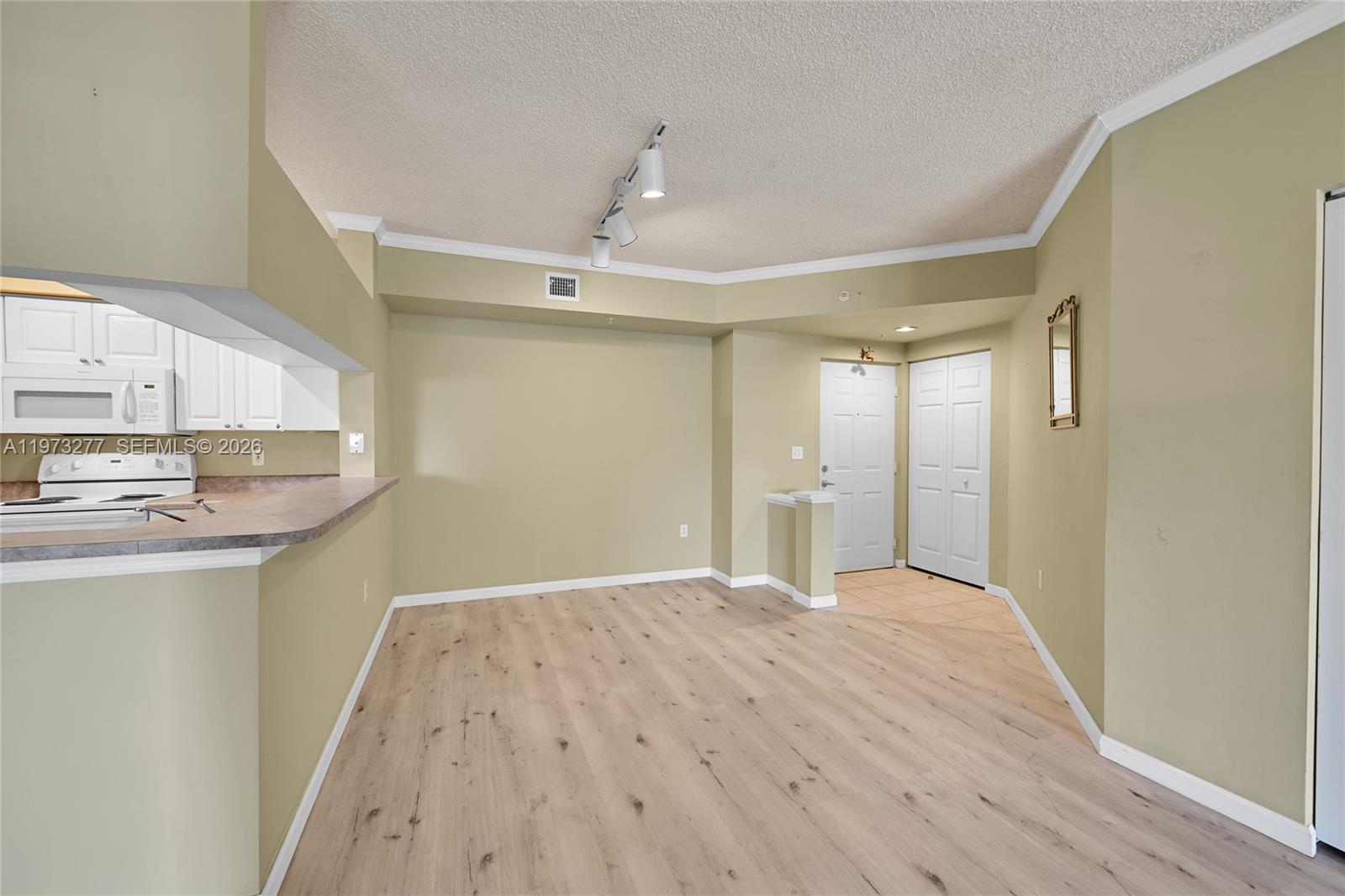 PORTO BELLAGIO CONDO - Residential