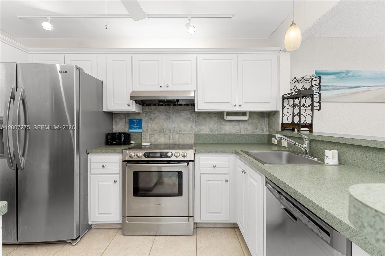 DELPHI TOWERS CONDO - Residential
