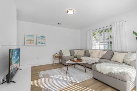 2661 SW 28 Ct 1 Coconut Grove FL 33133