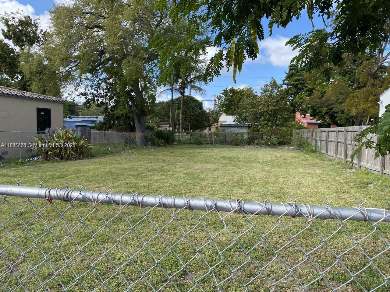 A rare 5,800?sq?ft vacant land parcel within one of Miami’s most dynamic and fast-growing districts—nestled between Wynwood and the world-renowned Miami Design District!