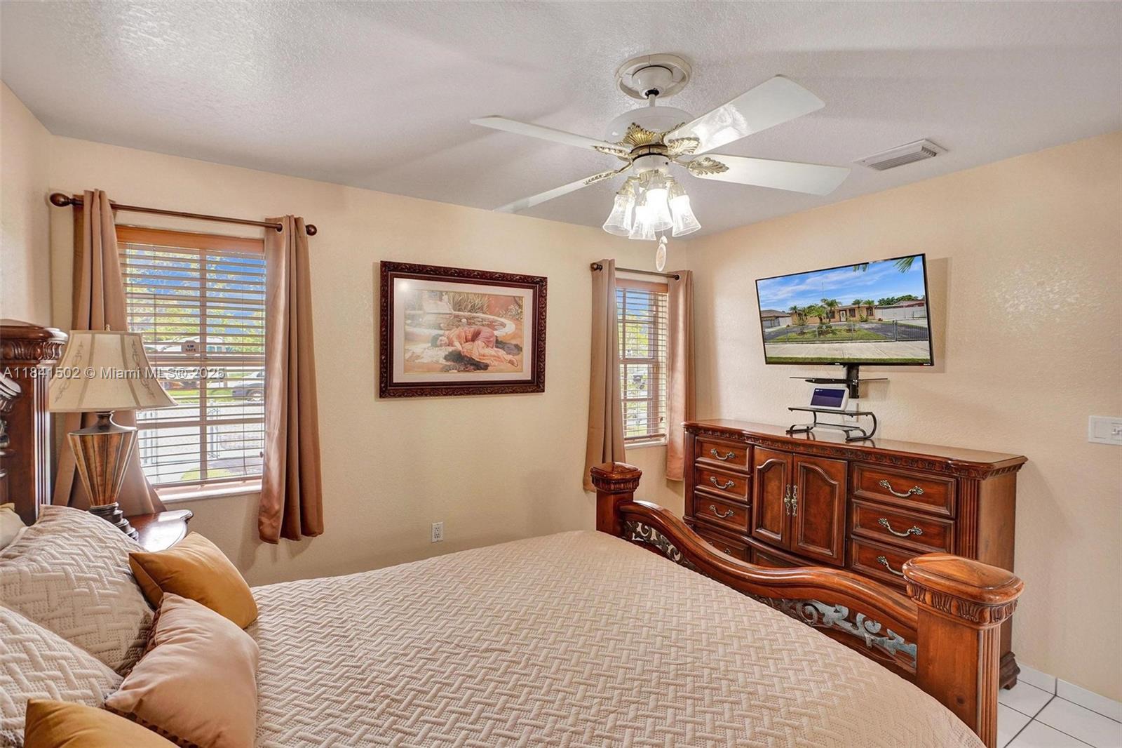 LOS ANGELES ESTATES SEC 2 - Residential