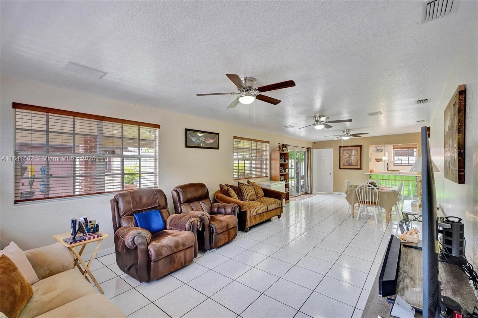 LOS ANGELES ESTATES SEC 2 - Residential