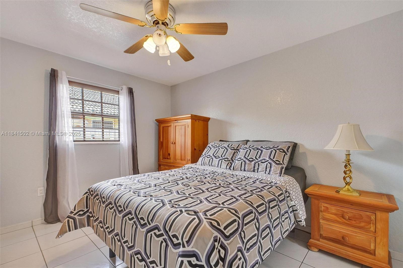 LOS ANGELES ESTATES SEC 2 - Residential