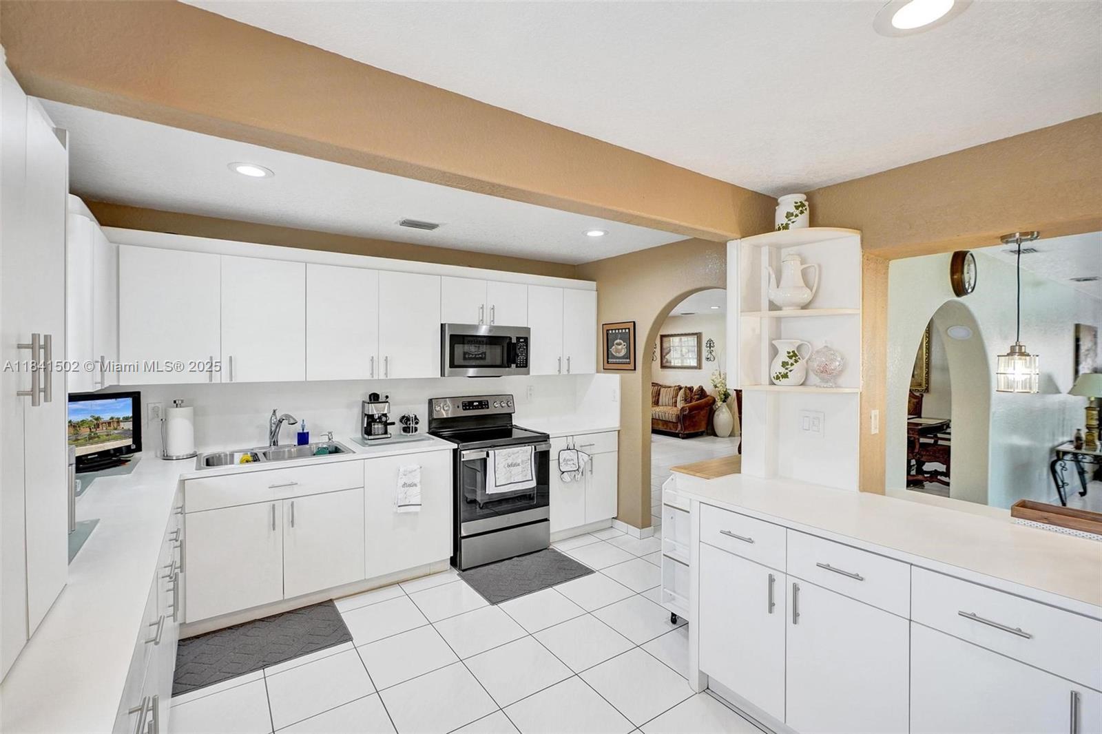 LOS ANGELES ESTATES SEC 2 - Residential