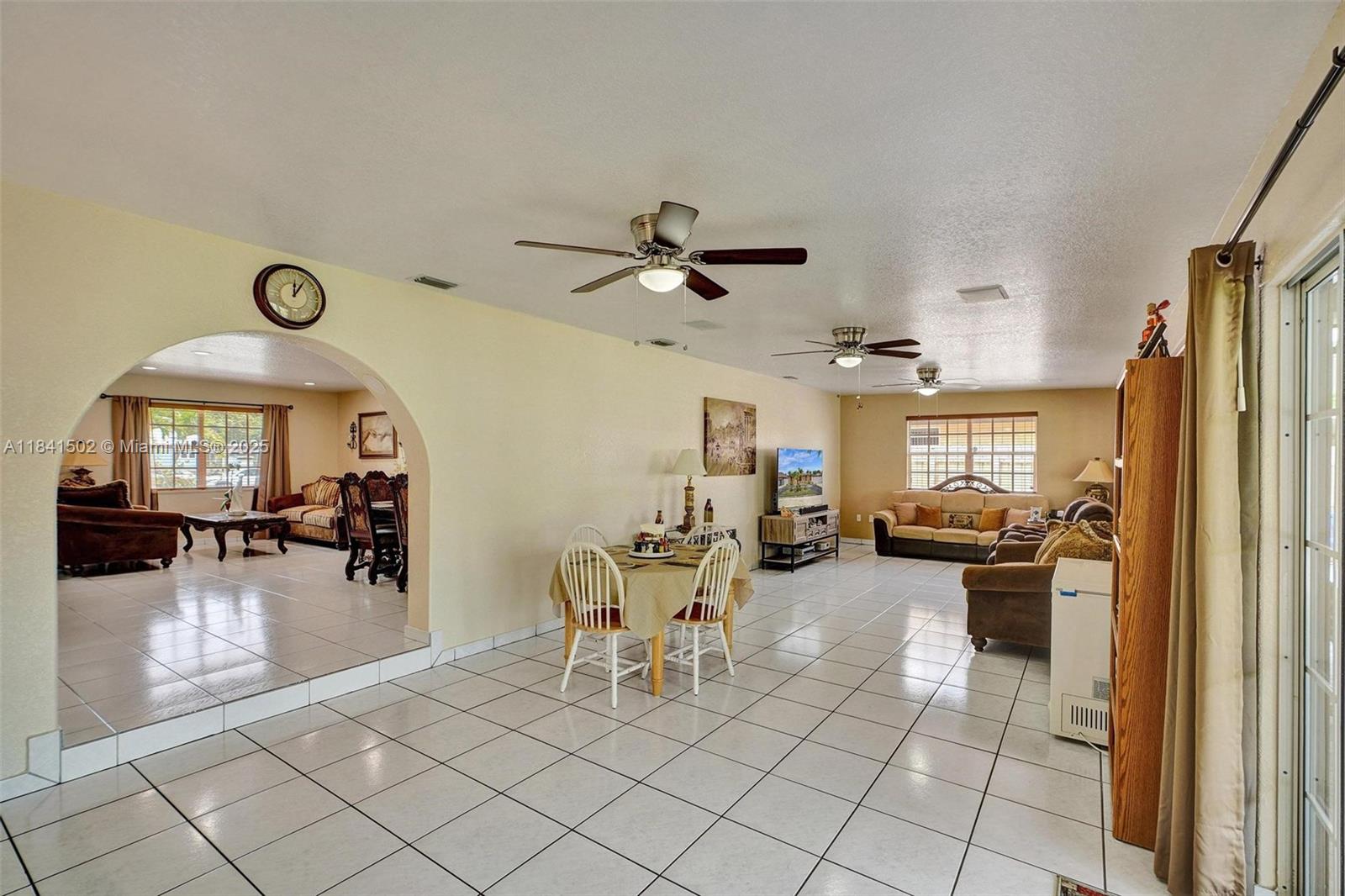 LOS ANGELES ESTATES SEC 2 - Residential