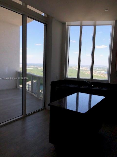 TDR TOWER II CONDO - Residential