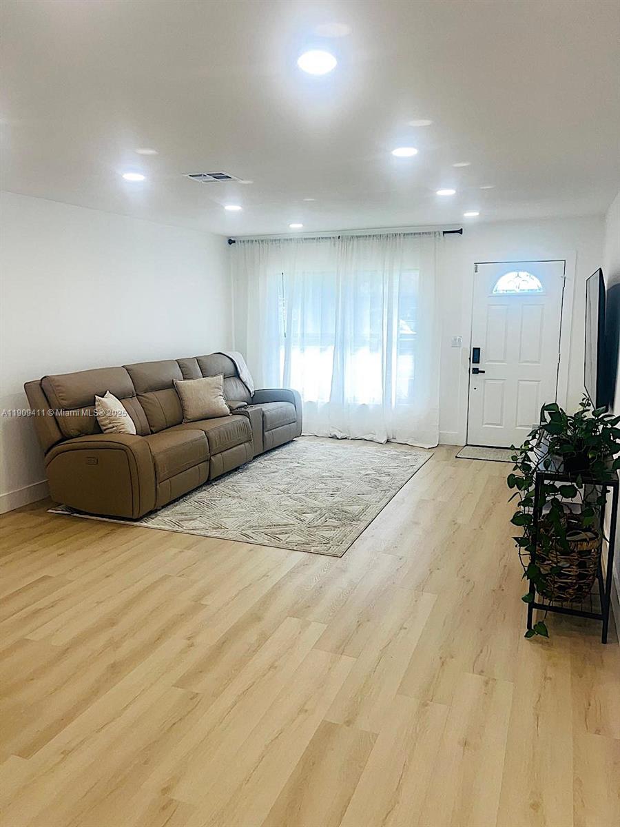 SANDALFOOT COVE SEC 4 - Residential